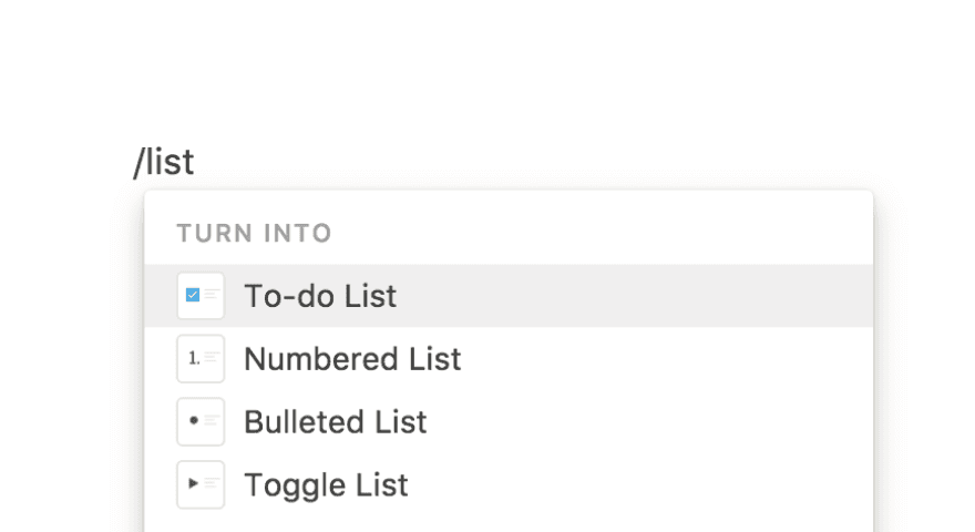 Une capture d’écran du menu contextuel qui apparaît après la saisie d’une barre oblique, montrant différents types de blocs en lesquels un texte peut être transformé